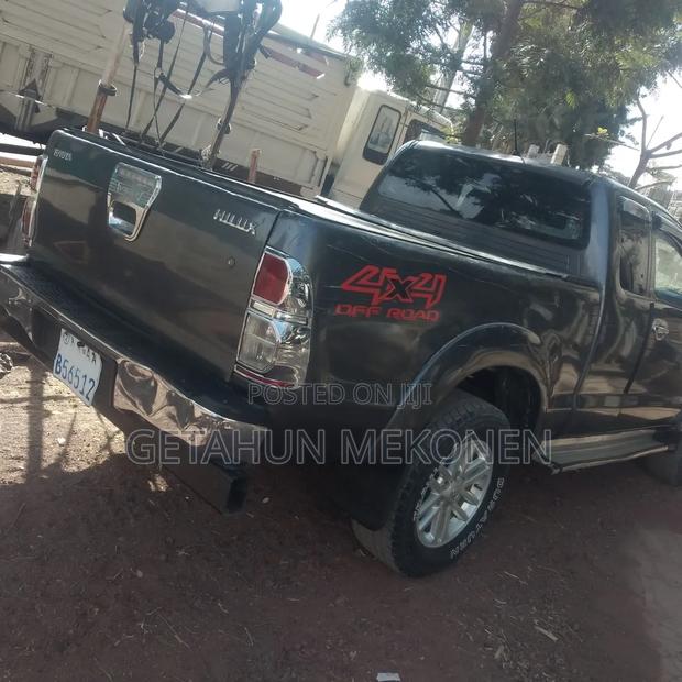 Toyota Hilux 2015 Gray