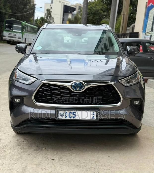 New Toyota Highlander Limited AWD 2024 Gray