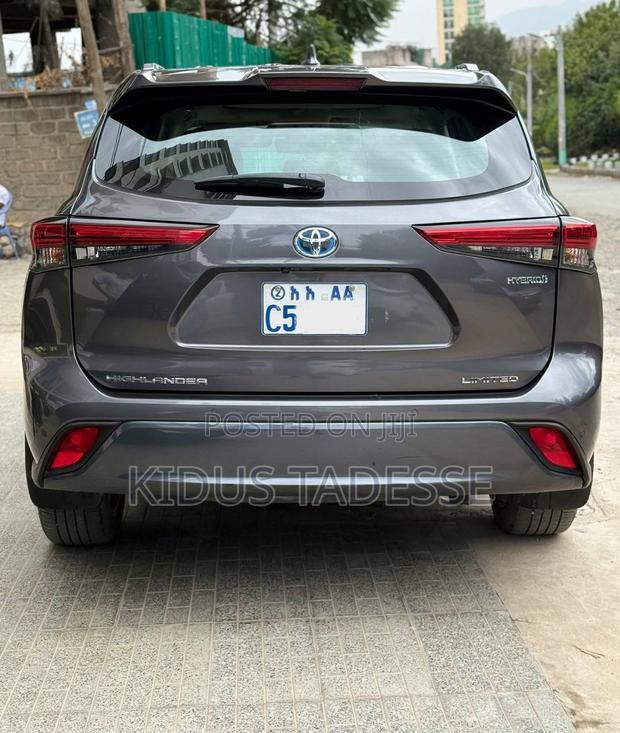 New Toyota Highlander Hybrid Limited 2024 Gray