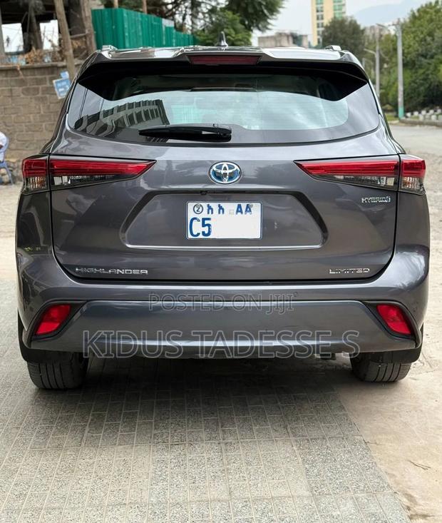 New Toyota Highlander Limited AWD 2024 Gray