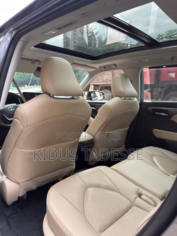 New Toyota Highlander Hybrid Limited 2024 Gray