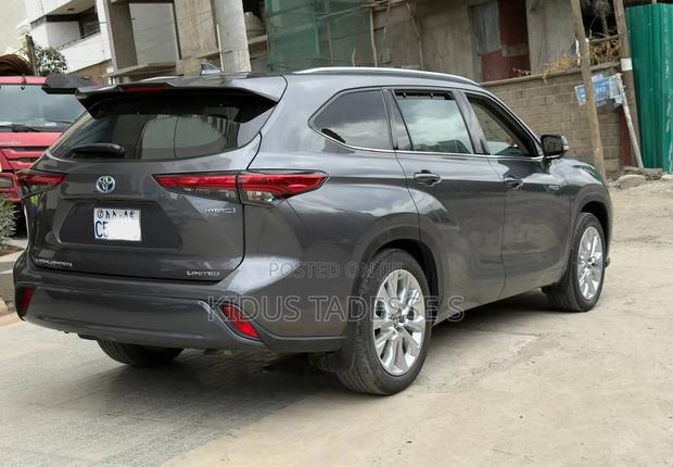 New Toyota Highlander Limited AWD 2024 Gray