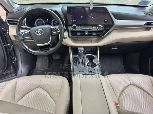 New Toyota Highlander Limited AWD 2024 Gray