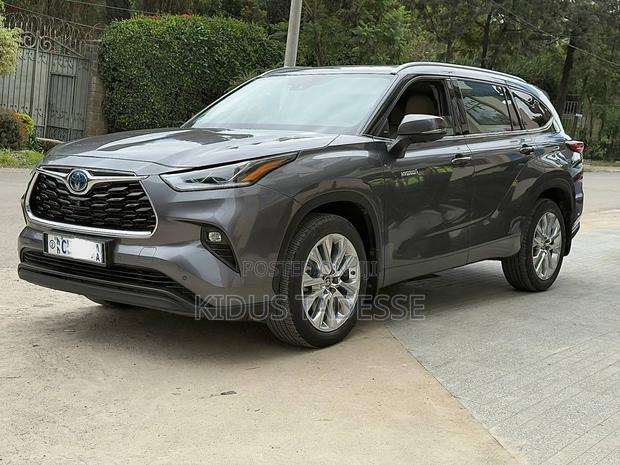 New Toyota Highlander Hybrid Limited 2024 Gray