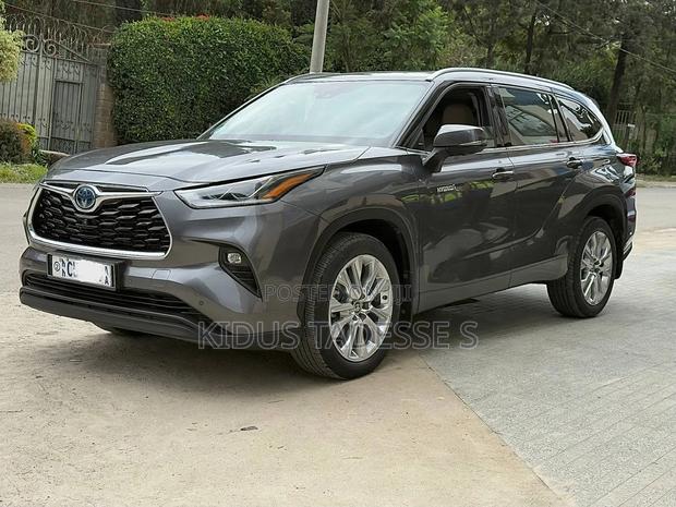 New Toyota Highlander Limited AWD 2024 Gray