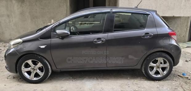 Toyota Yaris L Hatchback 5dr 2012 Gray