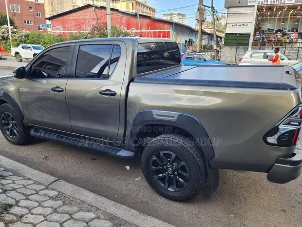 Toyota Hilux 2021 Gray