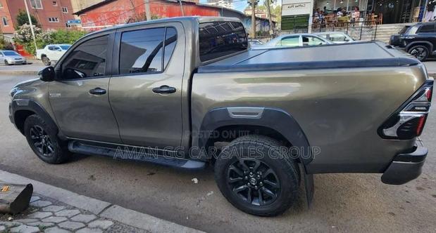 Toyota Hilux 2021 Gray