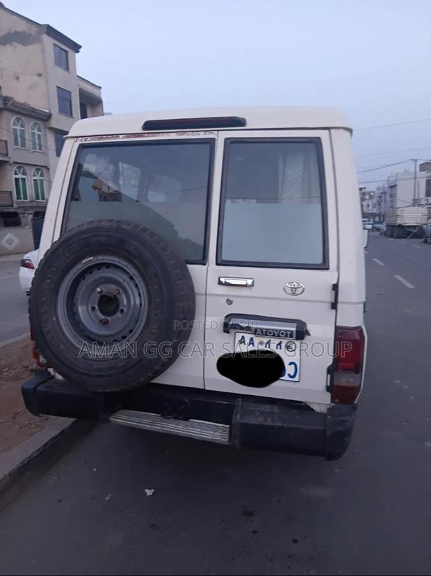 Toyota Land Cruiser 2017 White