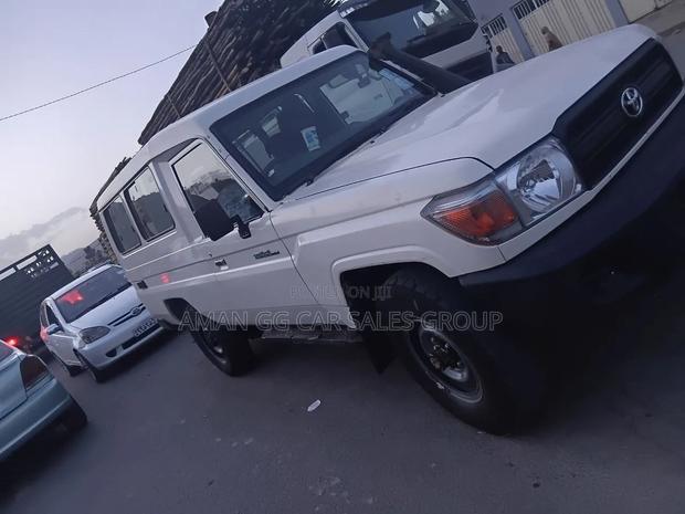 Toyota Land Cruiser 2017 White