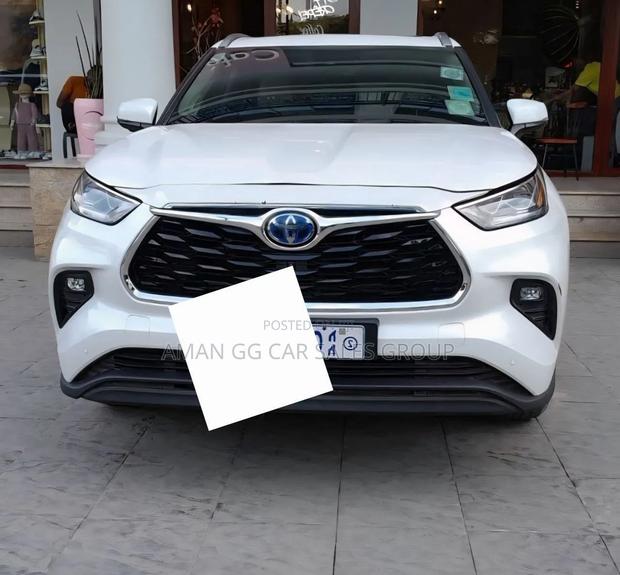 Toyota Highlander Hybrid 2024 White