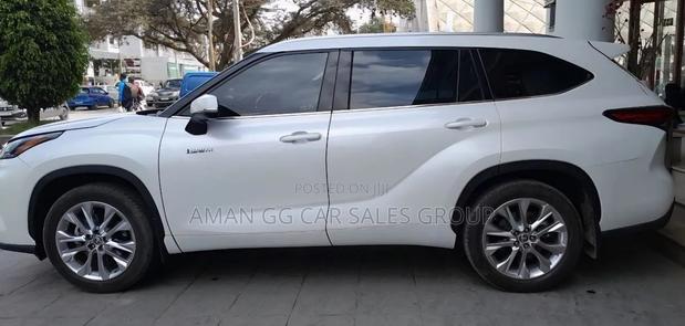 Toyota Highlander Hybrid 2024 White