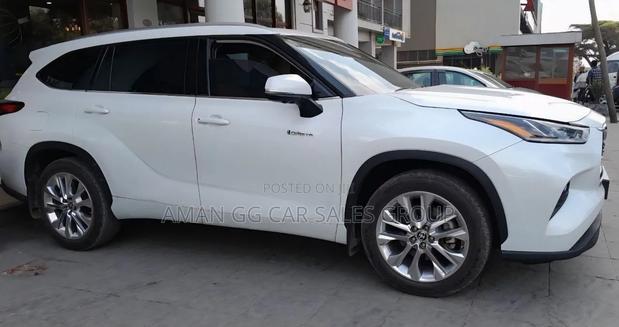 Toyota Highlander Hybrid 2024 White