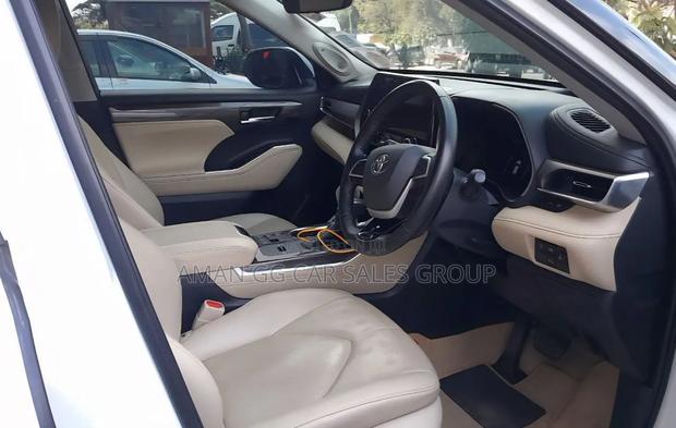Toyota Highlander Hybrid 2024 White
