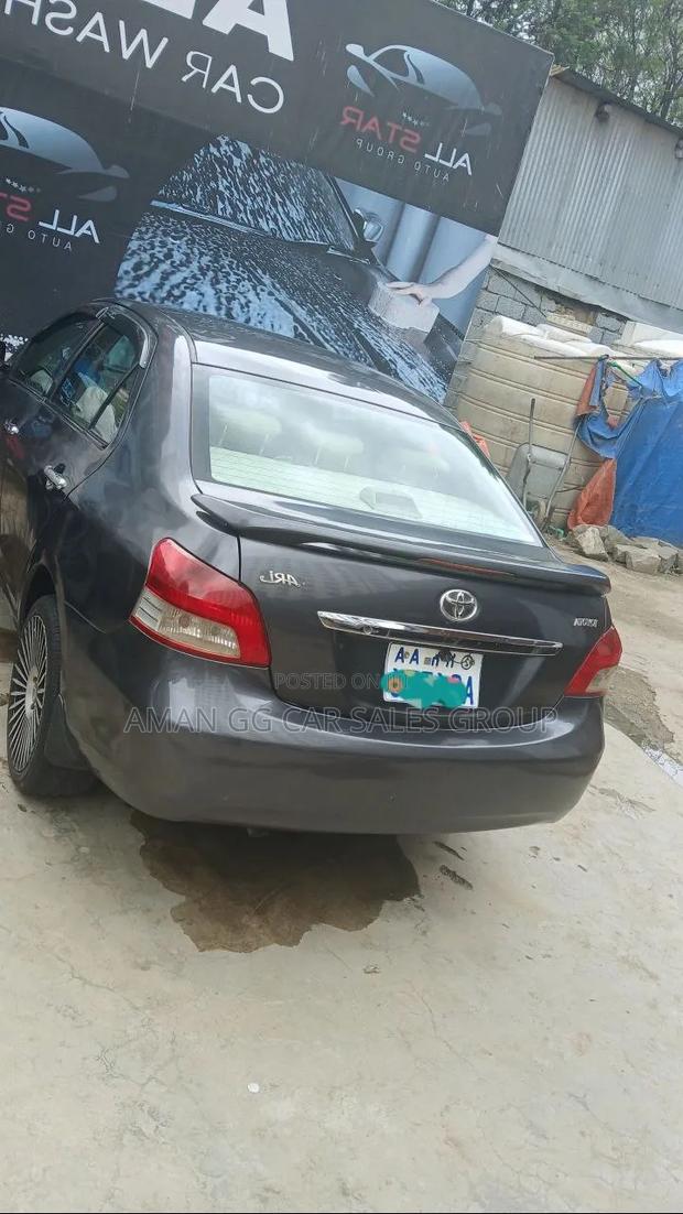 Toyota Yaris 2010 Gray