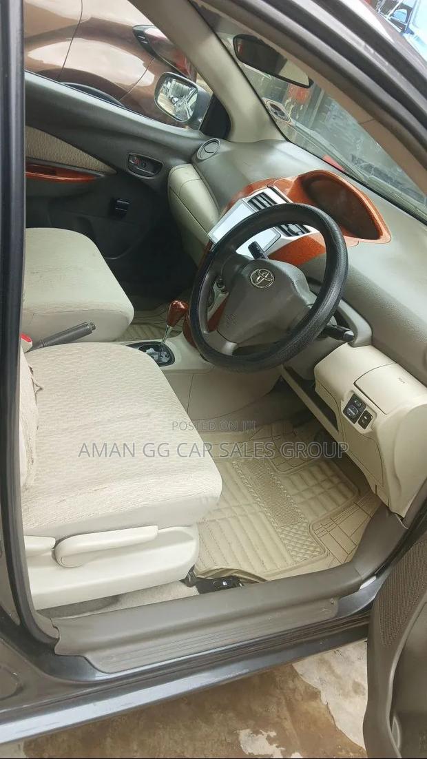 Toyota Yaris 2010 Gray
