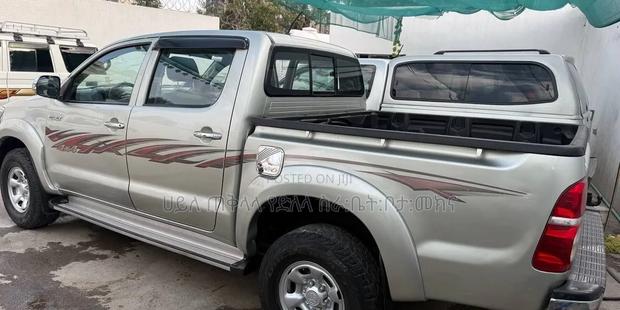Toyota Hilux 2014 Gold