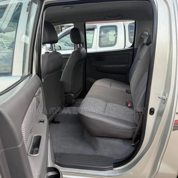 Toyota Hilux 2014 Gold