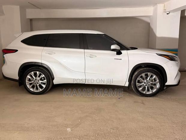 New Toyota Highlander Hybrid 2023 White
