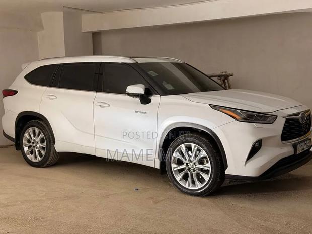 New Toyota Highlander Hybrid 2023 White