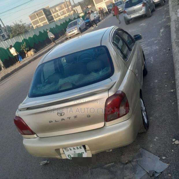 Toyota Platz 2000