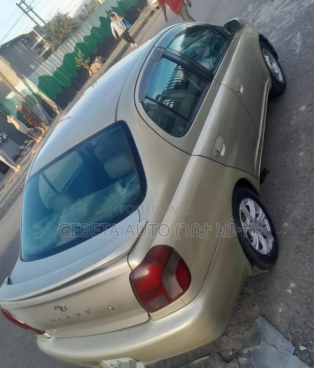 Toyota Platz 2000