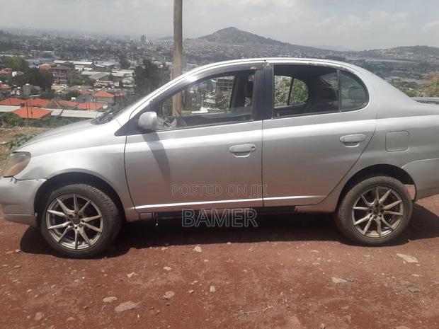 Toyota Platz 2001 Silver