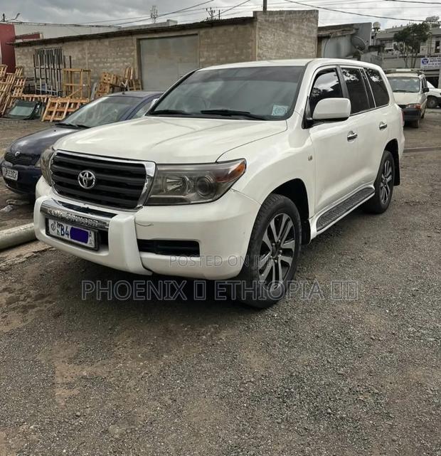 Toyota Land Cruiser 2011 White