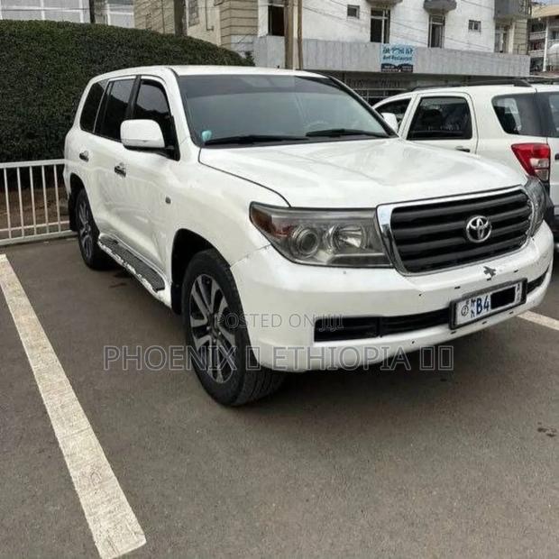 Toyota Land Cruiser 2011 White