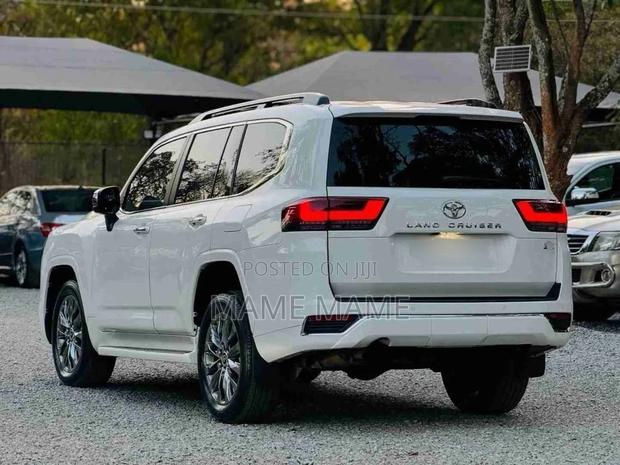Toyota Land Cruiser 2022 White