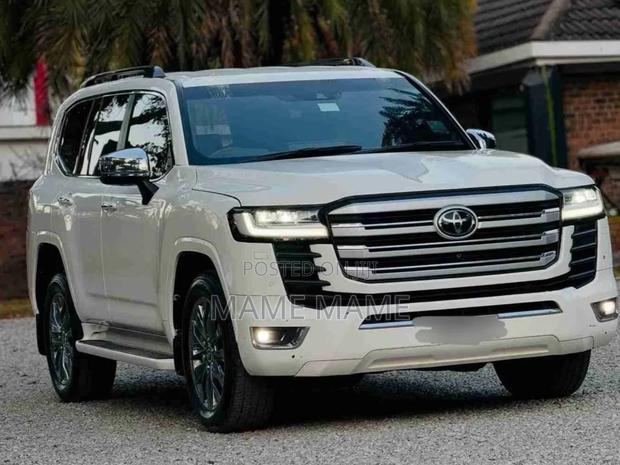 Toyota Land Cruiser 2022 White
