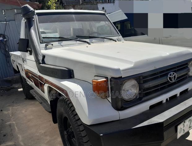 Toyota Land Cruiser 90 1997 White