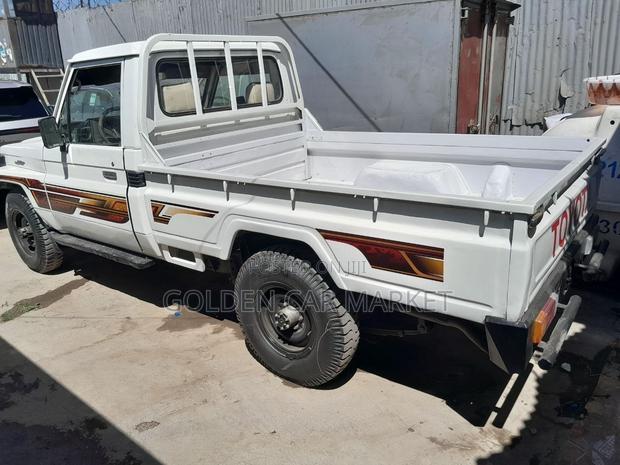 Toyota Land Cruiser 90 1997 White