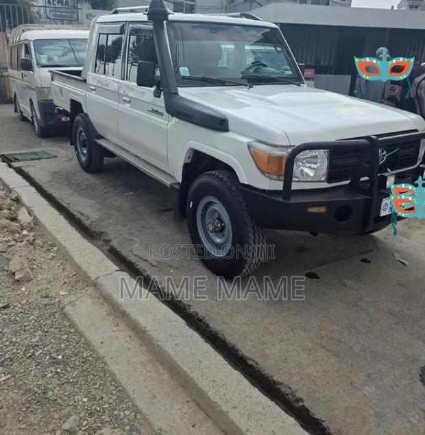 Toyota Land Cruiser 2018 White