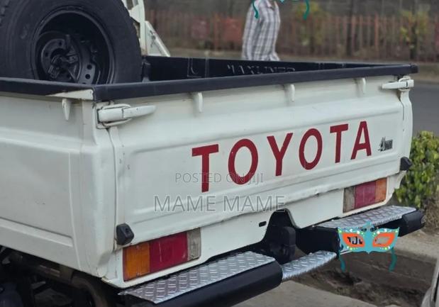 Toyota Land Cruiser 2018 White