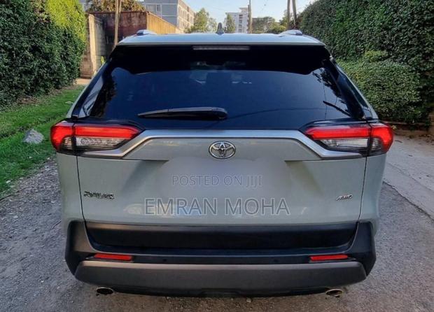 Toyota RAV4 2021 Green
