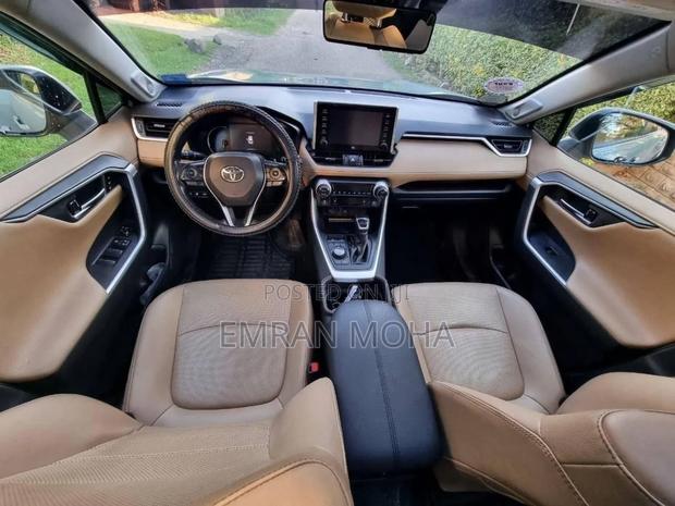 Toyota RAV4 2021 Green