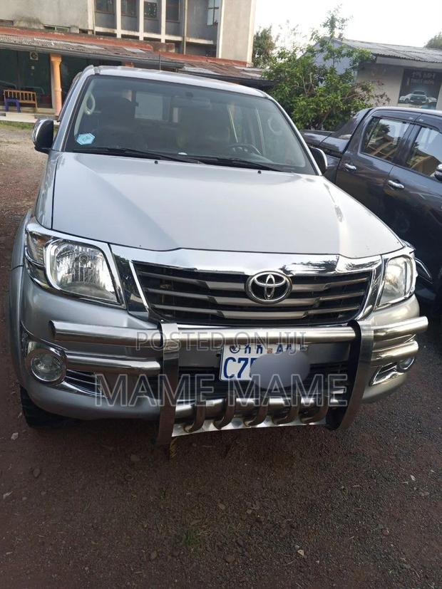 Toyota Hilux 2015 Silver