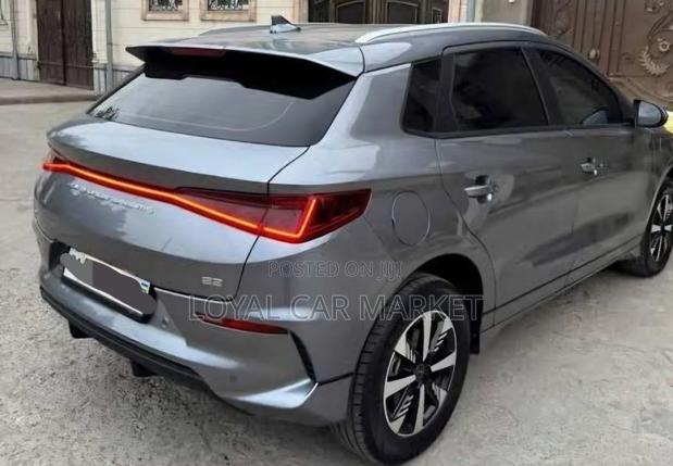 BYD E2 43 kWh 94 hp FWD 2024 Gray