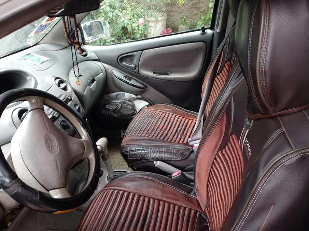 Toyota Platz 2001 Silver