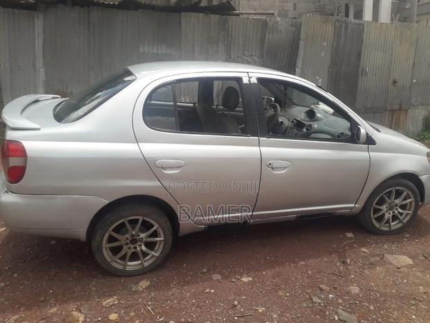 Toyota Platz 2001 Silver