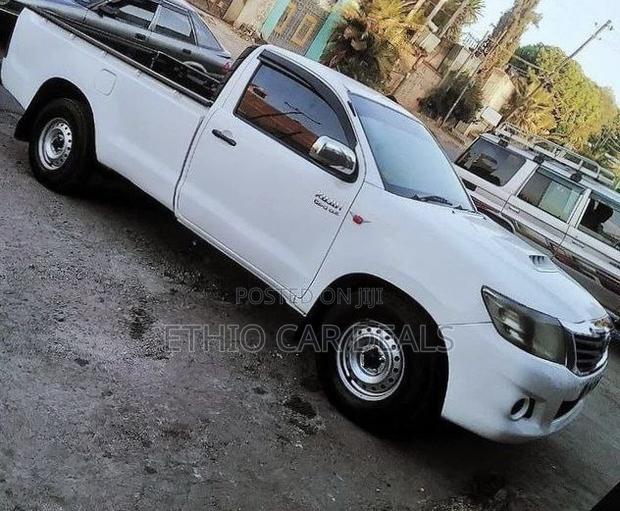 Toyota Hilux 2011 White