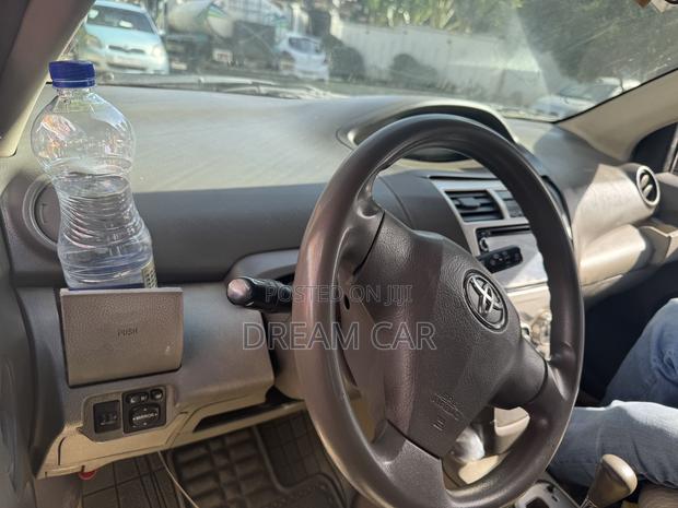 Toyota Yaris 2011 Blue