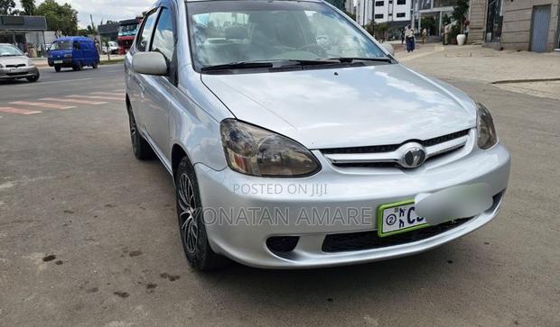 Toyota Platz 2004 Silver