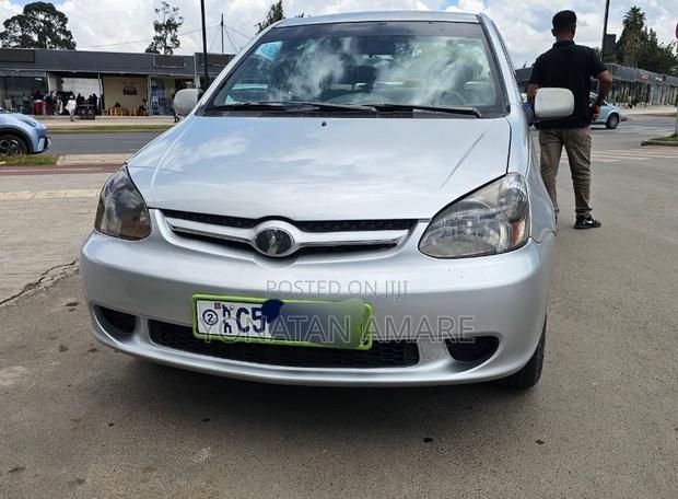 Toyota Platz 2004 Silver