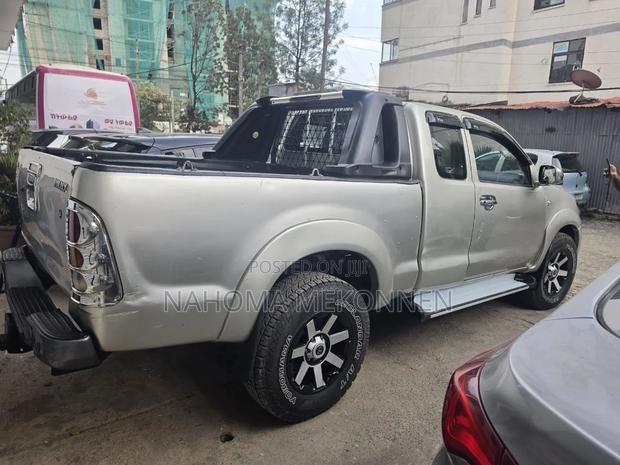 Toyota Hilux 2009 Silver