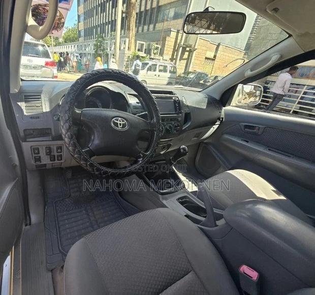Toyota Hilux 2009 Silver