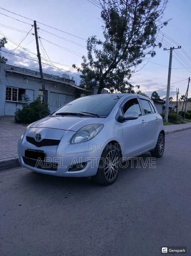 Toyota Yaris 2010 Silver