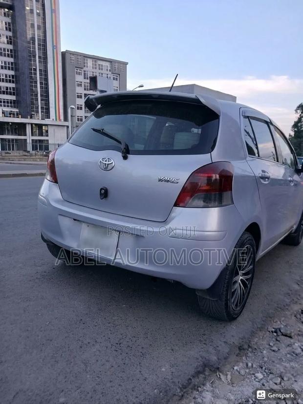 Toyota Yaris 2010 Silver
