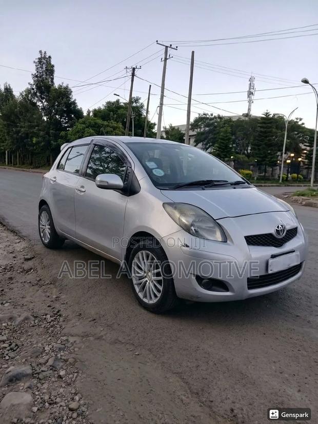 Toyota Yaris 2010 Silver